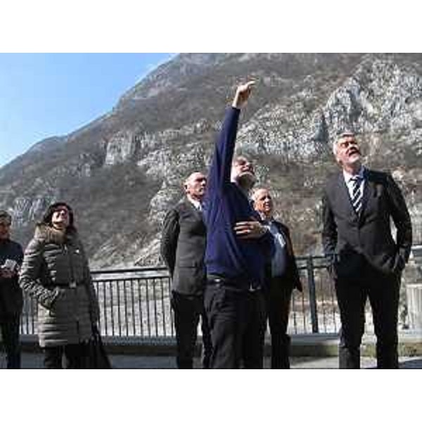 Gli assessori regionali Sara Vito (Ambiente) e Paolo Panontin (Protezione civile) in sopralluogo alla diga di Ravedis sul torrente Cellina - Ravedis 10/03/2014