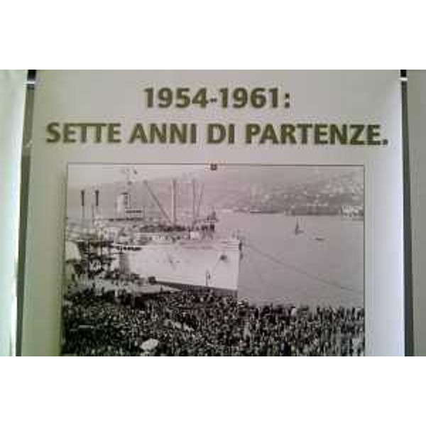 Cerimonia per il 60° anniversario della partenza da Trieste della nave "Castel Verde" con i primi emigranti verso il quinto continente, nella Sala consiliare del Comune - Trieste 15/03/2014