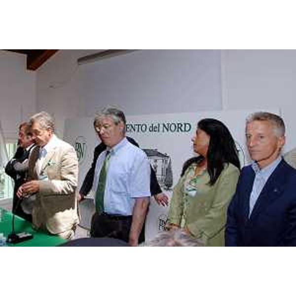 Riccardo Illy (Presidente Regione Friuli Venezia Giulia), Roberto Maroni (Capogruppo Lega Nord Padania) e Umberto Bossi (Segretario Federale Lega Nord Padania) all'incontro sul tema del federalismo fiscale svoltosi a Vicenza nella Villa Bonin Maistrello. (Trieste 01/07/07) 