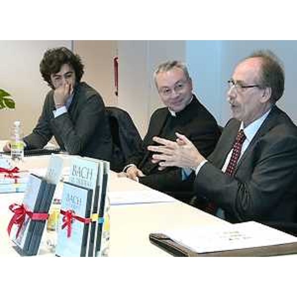Cristiano Dell'Oste (Direttore artistico Coro del Friuli Venezia Giulia), Alessio Geretti (Delegato Cultura Arcidiocesi Udine) e Gianni Torrenti (Assessore regionale Cultura) alla presentazione di "Ad Vesperas. Tre sere di musica dello spirito" - Udine 19/03/2014