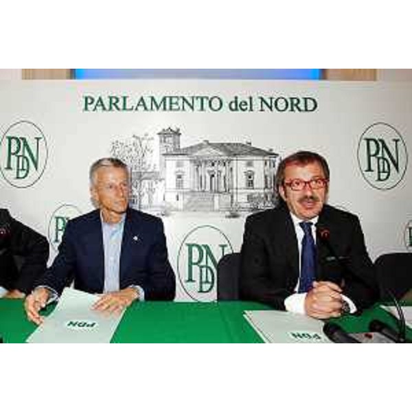 Riccardo Illy (Presidente Regione Friuli Venezia Giulia) e Roberto Maroni (Capogruppo Lega Nord Padania) all'incontro sul tema del federalismo fiscale svoltosi a Vicenza nella Villa Bonin Maistrello. (Trieste 01/07/07) 