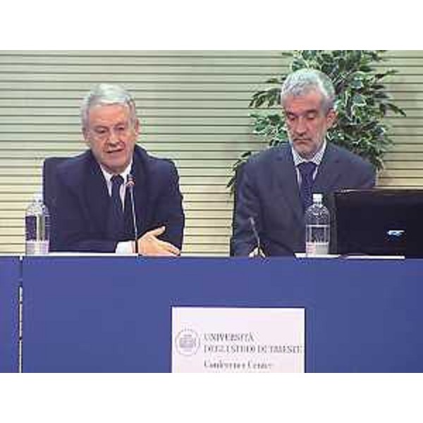 Corrado Clini (Direttore generale Ministero Ambiente) e Alberto Mina (Direttore Relazioni istituzionali Padiglione Italia Expo 2015) al convegno "Portare le Alpi all'Expo 2015: montagne, cibo, ambiente, cultura", al Conference Center del Polo universitario - Gorizia 20/03/2014