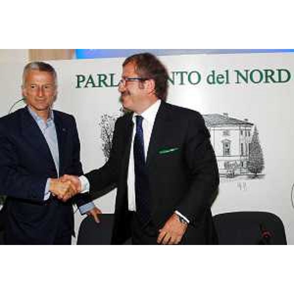 Riccardo Illy (Presidente Regione Friuli Venezia Giulia) e Roberto Maroni (Capogruppo Lega Nord Padania) all'incontro sul tema del federalismo fiscale svoltosi a Vicenza nella Villa Bonin Maistrello. (Trieste 01/07/07) 