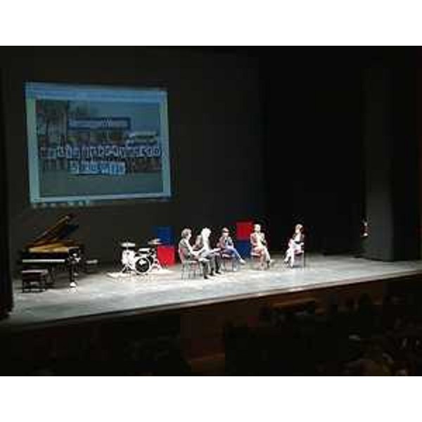 Debora Serracchiani (Presidente Friuli Venezia Giulia) interviene alla festa per i 15 anni dell'Inserto Scuola del Messaggero Veneto, al Teatro Nuovo - Udine 22/03/2014