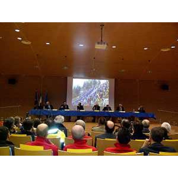 La presentazione del libro di Antonio Simeoli "Zoncolan: la montagna diventata mito", presente Sergio Bolzonello (Vicepresidente FVG e assessore regionale Attività produttive), nell'Auditorium della Regione - Udine 24/03/2014