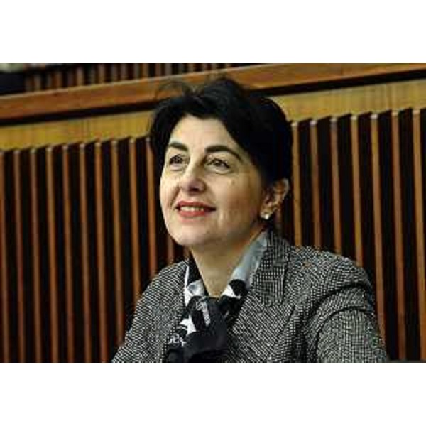 Mariagrazia Santoro (Assessore regionale Infrastrutture, Mobilità, Pianificazione territoriale, Lavori pubblici, Università) durante i lavori del Consiglio regionale - Trieste 26/03/2014