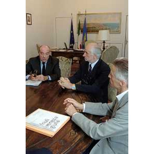 Incontro tra Riccardo Illy (Presidente Regione Friuli Venezia Giulia), Alessandro Merola (Ambasciatore Italia a Belgrado) e Milos Budin (Sottosegretario Commercio Internazionale) sulle relazioni economiche e commerciali tra Italia e Serbia. (Trieste 02/07/07)