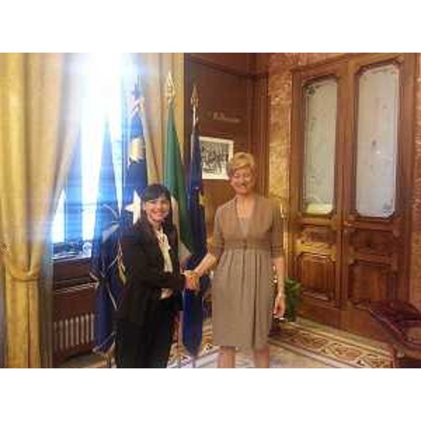 Debora Serracchiani, presidente della Regione autonoma Friuli Venezia Giulia, e Roberta Pinotti, ministro della Difesa - Roma 26/03/2014