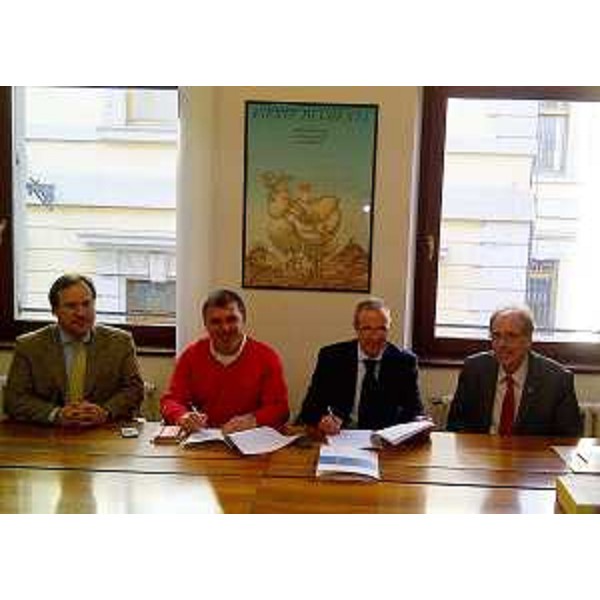 William Cisilino e Lorenzo Fabbro (Direttore e presidente ARLeF), Lucio Pellegrini (Direttore servizio Corregionali Estero e Lingue minoritarie) e Gianni Torrenti (Assessore regionale Cultura) alla firma della convenzione per l'attivazione dello "Sportello linguistico regionale per la lingua friulana" - Udine 27/03/2014