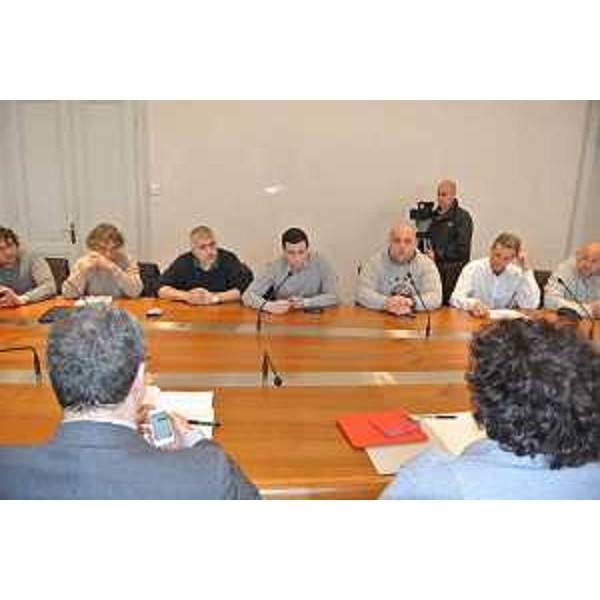 Sergio Bolzonello (Vicepresidente FVG e assessore regionale Attività produttive) e Loredana Panariti (Assessore regionale Lavoro) durante l'incontro con i rappresentanti sindacali dei lavoratori dello stabilimento di Bagnoli della Rosandra (TS) della Wartsila Italia - Trieste 28/03/2014