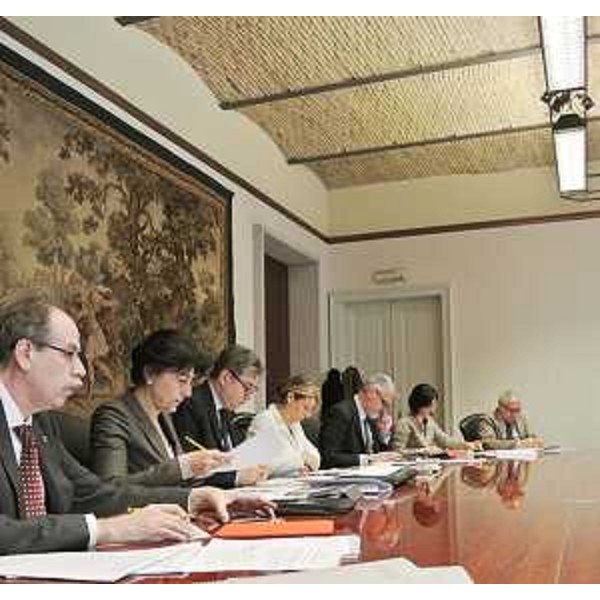 Gli assessori regionali Torrenti (Cultura), Santoro (Infrastrutture), Peroni (Finanze), Telesca (Salute), Panontin (Funzione pubblica), Vito (Ambiente) e il direttore generale della Regione Finardi durante la riunione della Giunta del FVG - Trieste 04/04/2014