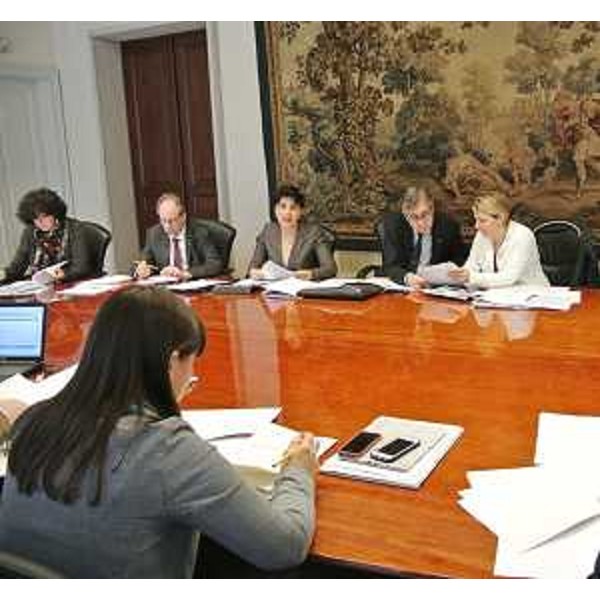 Gli assessori regionali Panariti (Lavoro), Torrenti (Cultura), Santoro (Infrastrutture), Peroni (Finanze) e Telesca (Salute) durante la riunione della Giunta presieduta da Debora Serracchiani (Presidente Friuli Venezia Giulia) - Trieste 04/04/2014