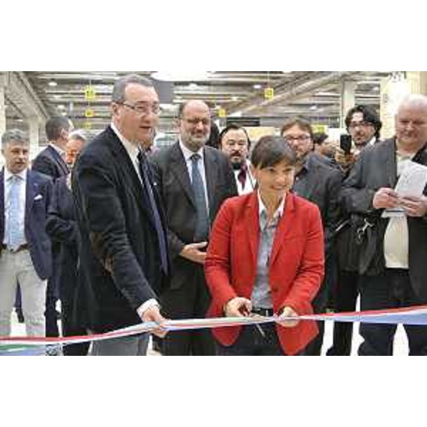 Sergio Bolzonello (Vicepresidente FVG e assessore regionale Risorse agricole e forestali) e Debora Serracchiani (Presidente Friuli Venezia Giulia) all'inaugurazione dello stand del Friuli Venezia Giulia al Vinitaly - Verona 06/04/2014
