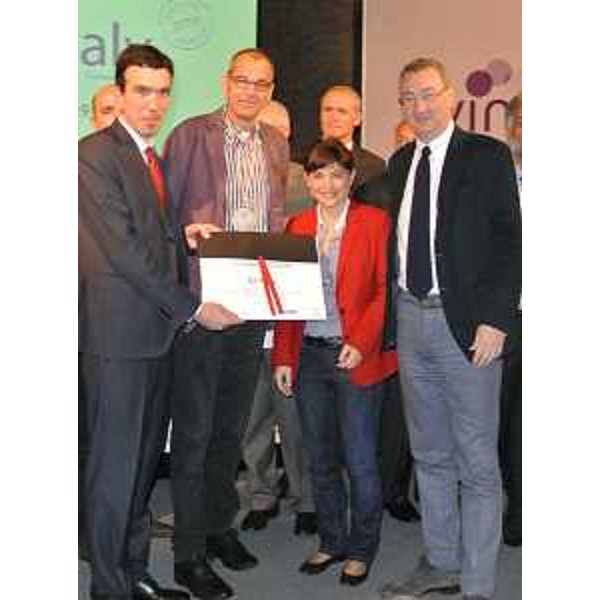 Maurizio Martina (Ministro Politiche agricole, alimentari e forestali), Edi Kante, vitivinicoltore del Carso triestino premiato con la Gran Medaglia di Cangrande, Debora Serracchiani (Presidente Friuli Venezia Giulia) e Sergio Bolzonello (Vicepresidente FVG e assessore regionale Risorse agricole e forestali) al Vinitaly - Verona 06/04/2014