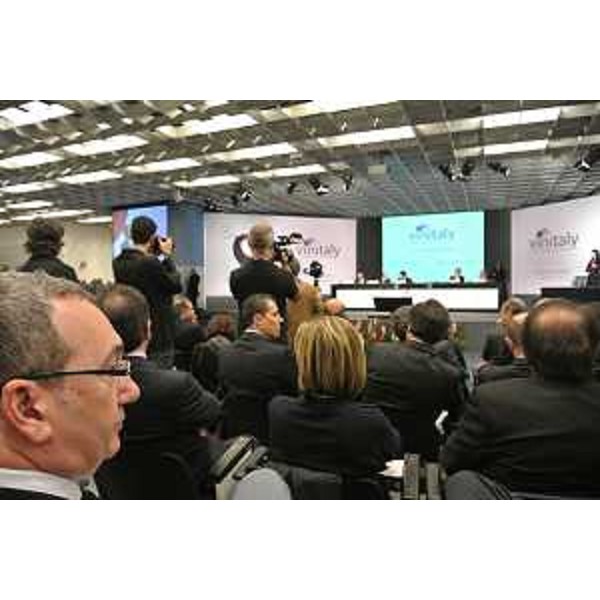 Sergio Bolzonello (Vicepresidente FVG e assessore regionale Risorse agricole e forestali) al Vinitaly - Verona 06/04/2014