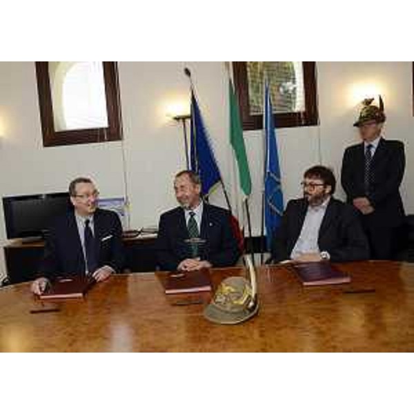Sergio Bolzonello (Vicepresidente Friuli Venezia Giulia), Nino Geronazzo (Vicepresidente ANA-Associazione Nazionale Alpini) e Michele Bregant (Direttore generale TurismoFVG) - Pordenone 10/04/2014