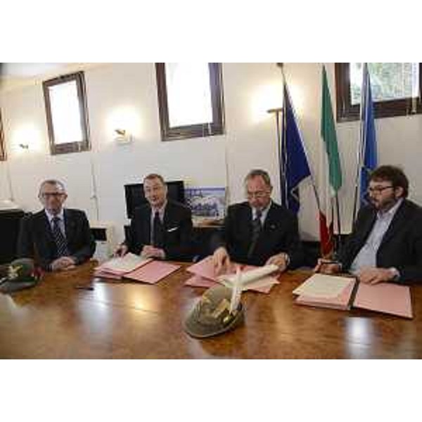 Luigi Diana (Capogruppo Sezione ANA PN), Sergio Bolzonello (Vicepresidente Friuli Venezia Giulia), Nino Geronazzo (Vicepresidente ANA-Associazione Nazionale Alpini) e Michele Bregant (Direttore generale TurismoFVG) - Pordenone 10/04/2014
