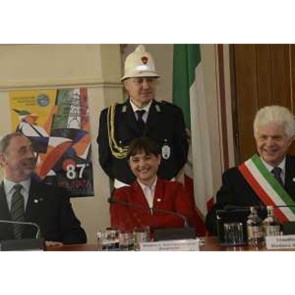 Nino Geronazzo (Vicepresidente ANA-Associazione Nazionale Alpini), Debora Serracchiani (Presidente Friuli Venezia Giulia) e Claudio Pedrotti (Sindaco Pordenone) alla conferenza stampa di presentazione dell'ottantasettesima Adunata nazionale degli Alpini (Pordenone 9, 10 e 11 maggio 2014) - Pordenone 10/04/2014