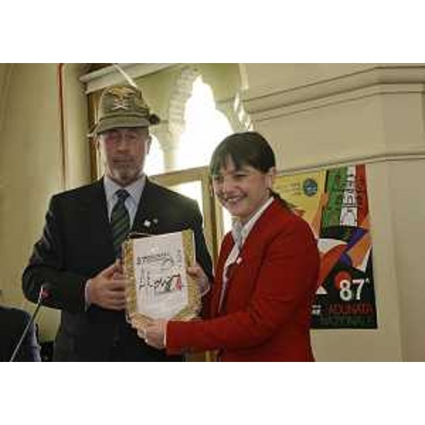 Nino Geronazzo (Vicepresidente ANA-Associazione Nazionale Alpini) e Debora Serracchiani (Presidente Friuli Venezia Giulia) alla conferenza stampa di presentazione dell'ottantasettesima Adunata nazionale degli Alpini (Pordenone 9, 10 e 11 maggio 2014) - Pordenone 10/04/2014
