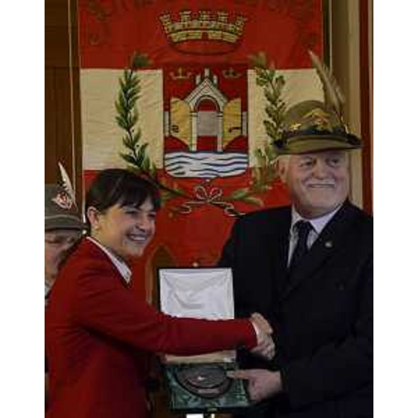 Debora Serracchiani (Presidente Friuli Venezia Giulia) e Sebastiano Favero (Presidente ANA-Associazione Nazionale Alpini) alla conferenza stampa di presentazione dell'ottantasettesima Adunata nazionale degli Alpini (Pordenone 9, 10 e 11 maggio 2014) - Pordenone 10/04/2014