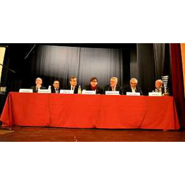 S.Signore (Direttore Azienda speciale Porto Monfalcone), L.Matarazzo (Dirigente Fincantieri), F.Peroni (Assessore regionale Programmazione Politiche economiche e comunitarie), D.Damele (Moderatore), G.Ambrogioni (Presidente nazionale Federmanager), A.Colombo (Dirigente Fincantieri) e F.Frezza (Presidente Federmanager FVG) alla tavola rotonda di Federmanager "La cantieristica navale: navi e porti. Occasione di sviluppo per la regione e l'intero Paese" - Grado 12/04/2014