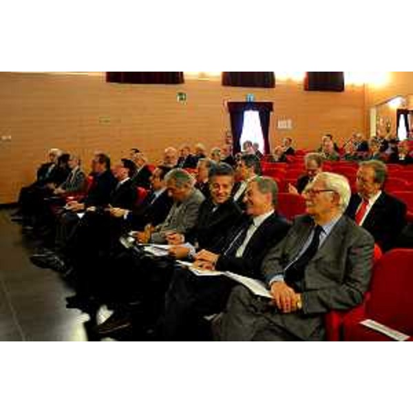 Pubblico alla tavola rotonda di Federmanager "La cantieristica navale: navi e porti. Occasione di sviluppo per la regione e l'intero Paese" - Grado 12/04/2014