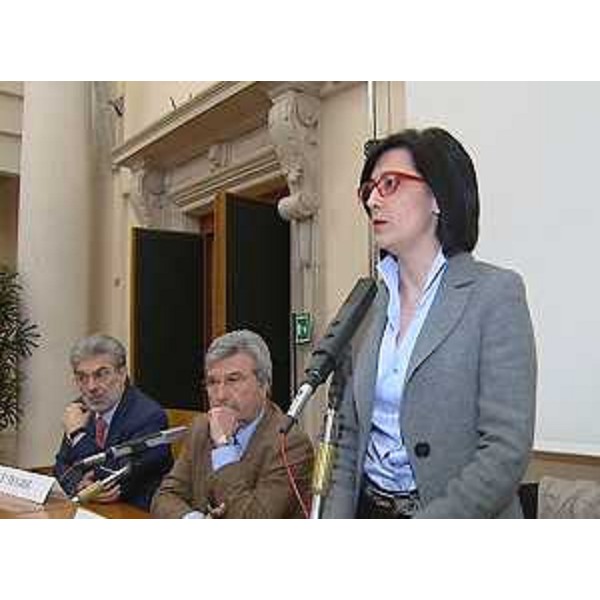 Sara Vito (Assessore regionale Ambiente) al convegno "Mettiamo in rete l'energia, un'opportunità per i condomini di Udine. Presentazione della Rete di teleriscaldamento, zona Nord Ovest della città" - Udine 12/04/2014