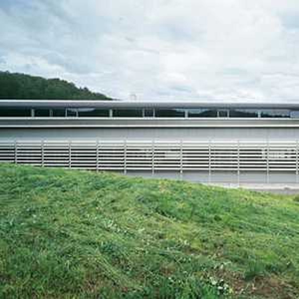 "Laboratorio Akrapovič", fotografia a colori, 202 x 150 cm, 2003, di Branko Cvetkovič, opera esposta alla mostra "La magia dell'arte. I protagonisti dell'arte slovena contemporanea, 1968-2013" a Villa Manin di Passariano - Codroipo 12/04/2014