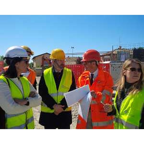 Mariagrazia Santoro (Assessore regionale Infrastrutture), Furio Honsell (Sindaco Udine) e Carlo De Giuseppe (Direttore territoriale produzione Friuli Venezia Giulia di RFI) in sopralluogo ai lavori per il riassetto del nodo ferroviario - Udine 16/04/2014