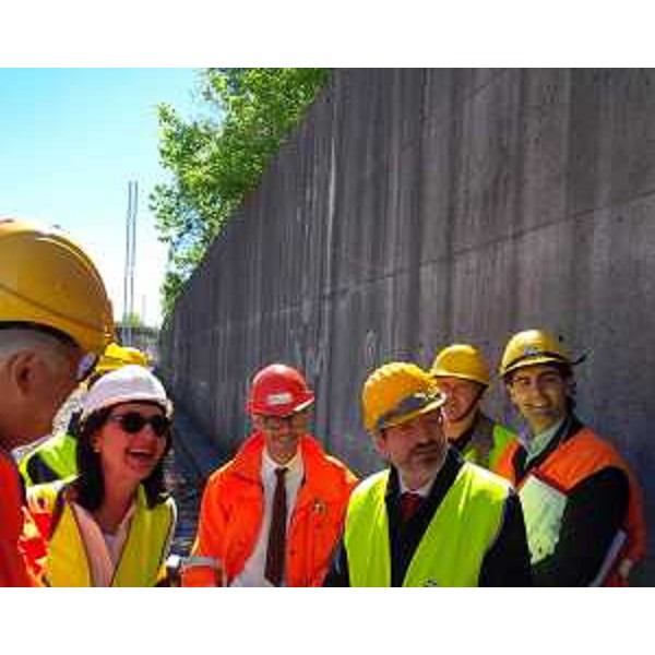 Mariagrazia Santoro (Assessore regionale Infrastrutture), Carlo De Giuseppe (Direttore territoriale produzione Friuli Venezia Giulia di RFI) e Furio Honsell (Sindaco Udine) in sopralluogo ai lavori per il riassetto del nodo ferroviario - Udine 16/04/2014