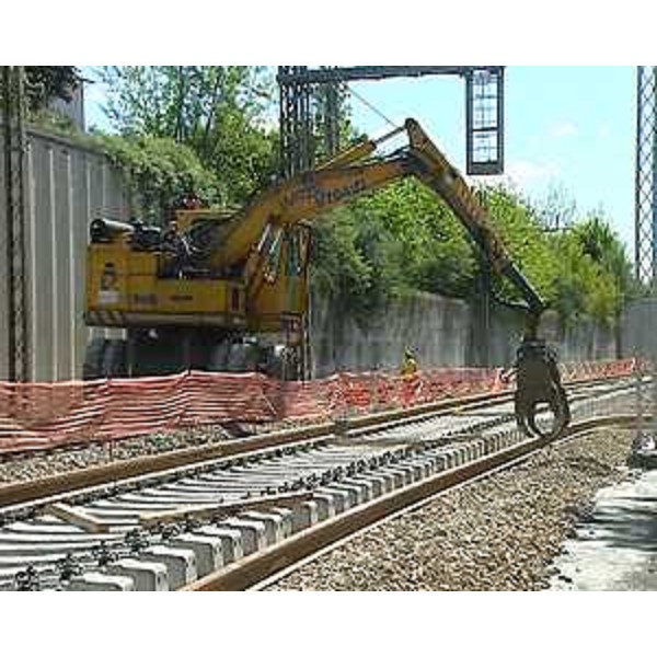 Posa dei nuovi binari tra Posto Movimento Vat e Bivio Cividale per il riassetto del nodo ferroviario - Udine 16/04/2014
