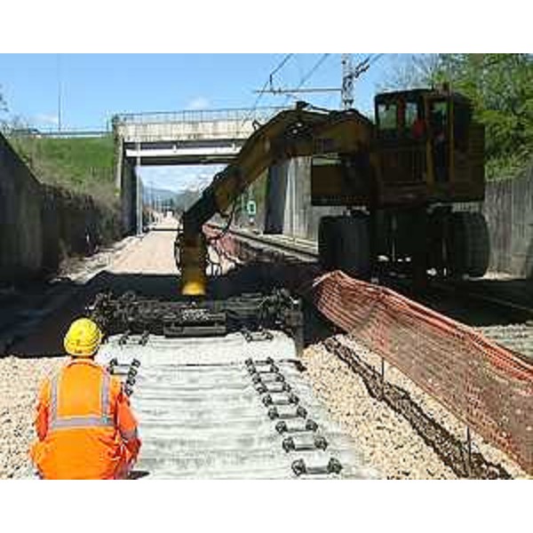Posa dei nuovi binari tra Posto Movimento Vat e Bivio Cividale per il riassetto del nodo ferroviario - Udine 16/04/2014