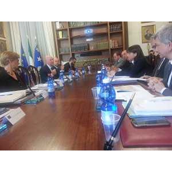 Colloqui preliminari alla seconda Conferenza nazionale delle Servitù militari tra Roberta Pinotti (Ministro Difesa) e i presidenti di Regione Debora Serracchiani (Friuli Venezia Giulia), Nichi Vendola (Puglia) e Francesco Pigliaru (Sardegna), al Ministero della Difesa - Roma 16/04/2014