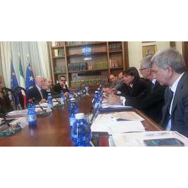 Colloqui preliminari alla seconda Conferenza nazionale delle Servitù militari tra Roberta Pinotti (Ministro Difesa) e i presidenti di Regione Debora Serracchiani (Friuli Venezia Giulia), Nichi Vendola (Puglia) e Francesco Pigliaru (Sardegna), al Ministero della Difesa - Roma 16/04/2014