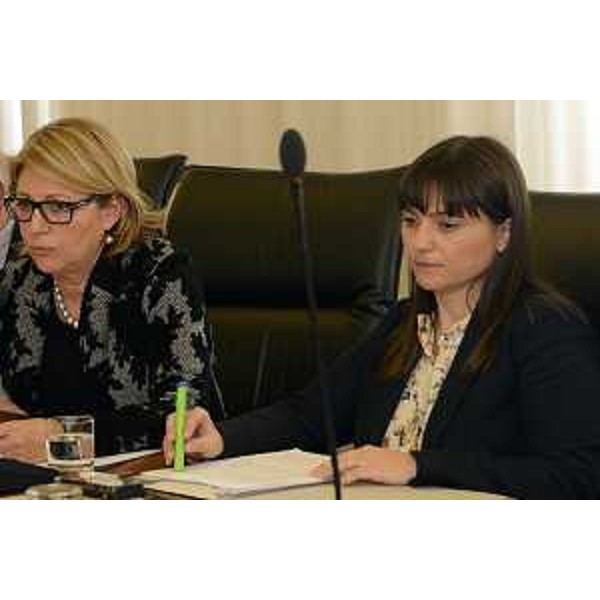 Maria Sandra Telesca (Assessore regionale Salute) e Debora Serracchiani (Presidente Friuli Venezia Giulia) presentano la riforma del SSR-Sistema Sanitario Regionale alla III Commissione in Consiglio regionale - Trieste 17/04/2014
