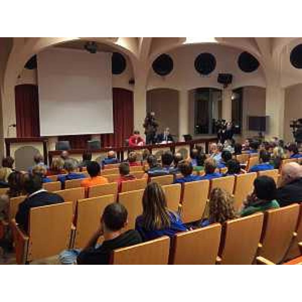 Debora Serracchiani (Presidente Friuli Venezia Giulia) e Sergio Bolzonello (Vicepresidente FVG e assessore regionale Attività produttive) all'incontro con lavoratori dell'Electrolux di Porcia, nell'Auditorium della Regione autonoma Friuli Venezia Giulia - Pordenone 24/04/2014
