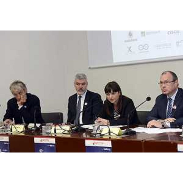 Riccardo Luna (Presidente Wikitalia), Paolo Panontin (Assessore regionale Funzione pubblica e Coordinamento Riforme), Debora Serracchiani (Presidente Friuli Venezia Giulia) e Lorenzo Pozza (Presidente e amministratore delegato Insiel S.p.A.) alla presentazione del Dday di "GO-ON-FVG", programma di digitalizzazione della regione - Trieste 28/04/2014