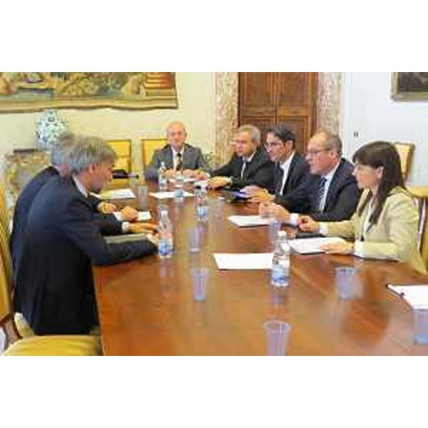 Debora Serracchiani (Presidente Friuli Venezia Giulia) all'incontro con Graziano Delrio (Sottosegretario Presidenza Consiglio Ministri), Gianclaudio Bressa (Sottosegretario Affari regionali), Ugo Rossi e Arno Kompatscher (Presidenti Province autonome Trento e Bolzano), a Palazzo Chigi - Roma 30/04/2014