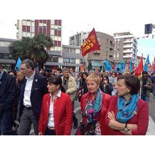 Sergio Bolzonello (Vicepresidente FVG e assessore regionale Attività produttive) e Debora Serracchiani (Presidente Friuli Venezia Giulia) al corteo per la celebrazione nazionale della Festa del Lavoro - Pordenone 01/05/2014