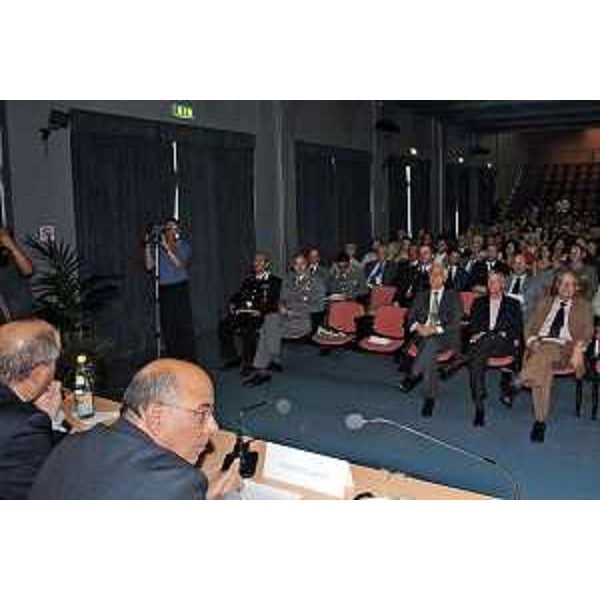 Riccardo Illy (Presidente Regione Friuli Venezia Giulia) alla conferenza di presentazione della Relazione annuale della direzione regionale dell'Agenzia delle entrate, sull'attività del 2006. (Trieste 09/07/07)