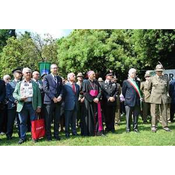 Sergio Bolzonello (Vicepresidente Regione FVG) e Claudio Pedrotti (Sindaco PN) all'inaugurazione della Cittadella degli Alpini in parco Galvani - Pordenone 09/05/2014