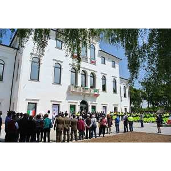 Cerimonia per gli interventi di manutenzione effettuati da volontari di Protezione civile a Villa Cattaneo - Villanova di Pordenone 09/05/2014