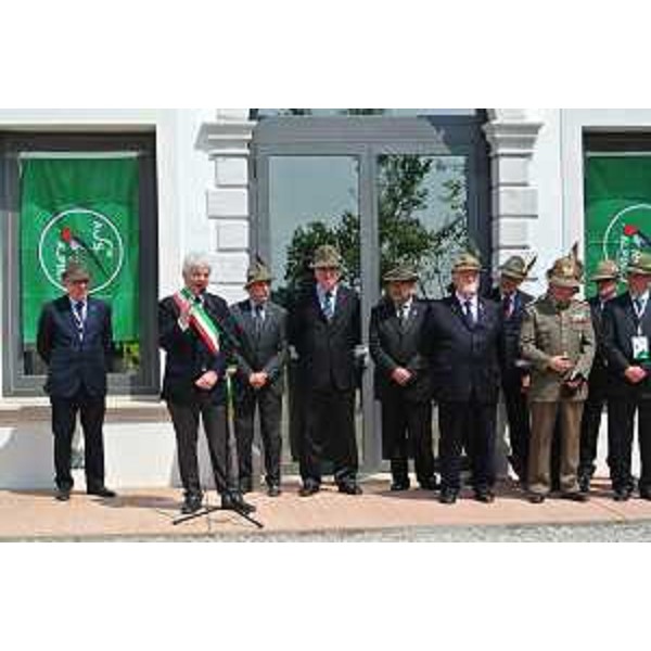 Cerimonia per gli interventi di manutenzione effettuati da volontari di Protezione civile a Villa Cattaneo - Villanova di Pordenone 09/05/2014