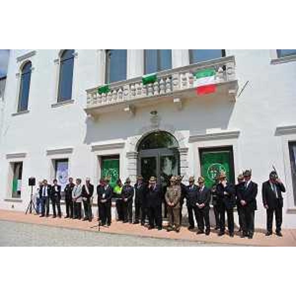 Cerimonia per gli interventi di manutenzione effettuati da volontari di Protezione civile a Villa Cattaneo - Villanova di Pordenone 09/05/2014