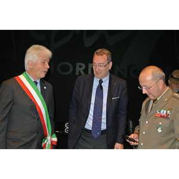 Claudio Pedrotti (Sindaco Pordenone), Sergio Bolzonello (Vicepresidente FVG) e Alberto Primicerj (Generale di Corpo d'Armata, comandante Truppe Alpine) all'incontro con le delegazioni all'estero dell'ANA-Associazione Nazionale Alpini e con quelle dell'IFMS, la Federazione internazionale soldati di montagna, al Teatro Verdi - Pordenone 10/05/2014