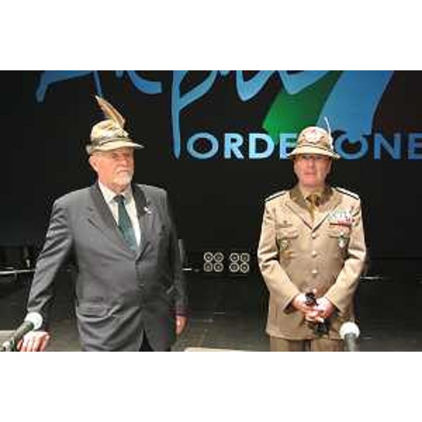 Sebastiano Favero (Presidente nazionale ANA) e Alberto Primicerj (Generale di Corpo d'Armata, comandante Truppe Alpine) all'incontro con le delegazioni all'estero dell'ANA-Associazione Nazionale Alpini e con quelle dell'IFMS, la Federazione internazionale soldati di montagna, al Teatro Verdi - Pordenone 10/05/2014