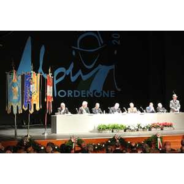 L'incontro con le delegazioni all'estero dell'ANA-Associazione Nazionale Alpini e con quelle dell'IFMS, la Federazione internazionale soldati di montagna, al Teatro Verdi - Pordenone 10/05/2014