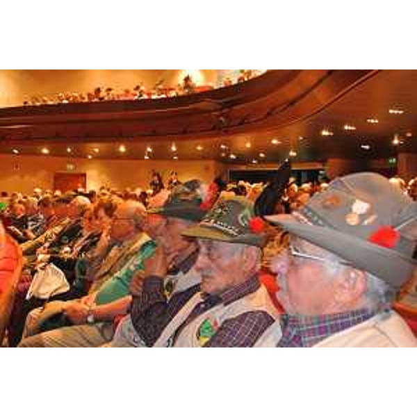L'incontro con le delegazioni all'estero dell'ANA-Associazione Nazionale Alpini e con quelle dell'IFMS, la Federazione internazionale soldati di montagna, al Teatro Verdi - Pordenone 10/05/2014