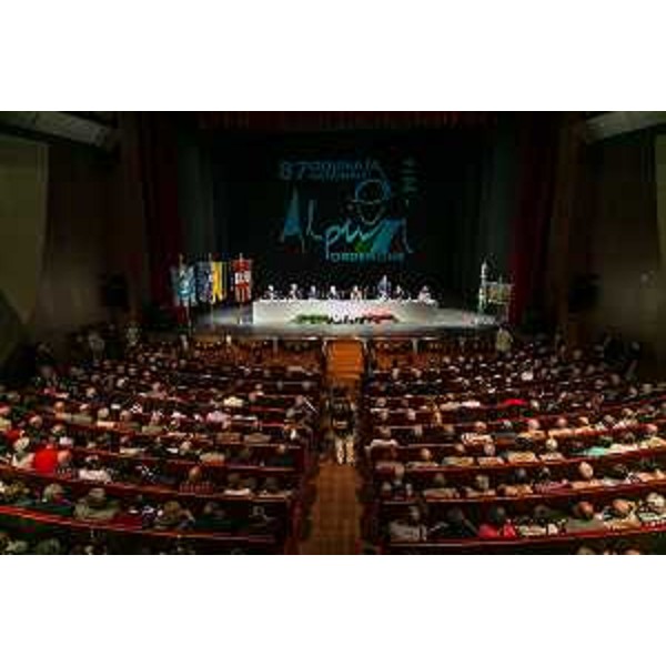 L'incontro con le delegazioni all'estero dell'ANA-Associazione Nazionale Alpini e con quelle dell'IFMS, la Federazione internazionale soldati di montagna, al Teatro Verdi - Pordenone 10/05/2014