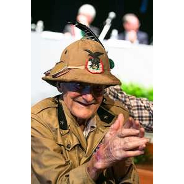 Cristiano Dal Pozzo, Alpino di 101 anni, all'incontro con le delegazioni all'estero dell'ANA-Associazione Nazionale Alpini e con quelle dell'IFMS, la Federazione internazionale soldati di montagna, al Teatro Verdi - Pordenone 10/05/2014